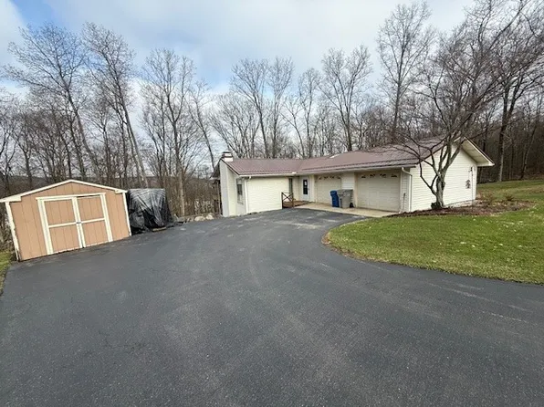 1294 Carmont Dr, Meadville, PA 16335