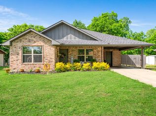 240 Elizabeth Ln, Blossom, TX 75416