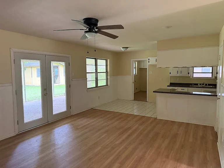 108 E Santa Anna St — Photo 2