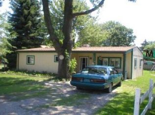 727 Ruskin Dr, Algonac, MI 48001