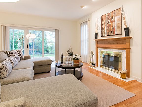 3rd image of 3418 Glenlake Dr