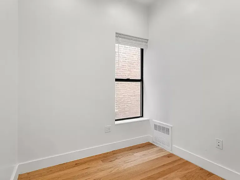 145 W 4th St #10 — Photo 3