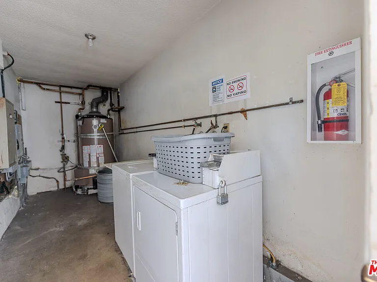 1426 S Orange Grove Ave — Photo 16