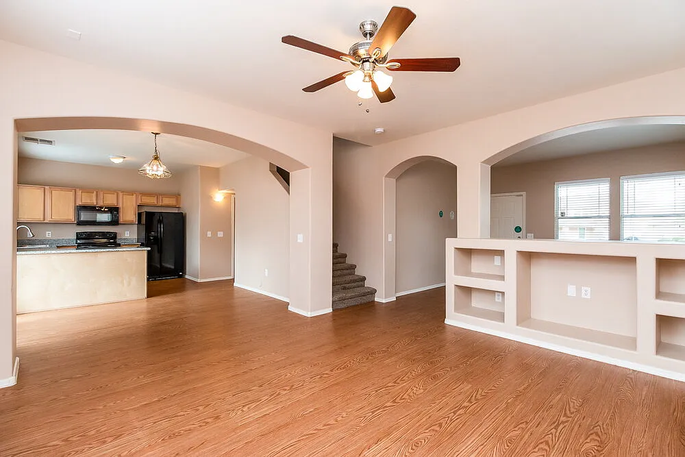 3 bed, 2.5 bath, 1830 sqft, $2,235 — Photo 4