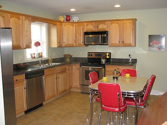 4th image of 329 E Appletree Aly