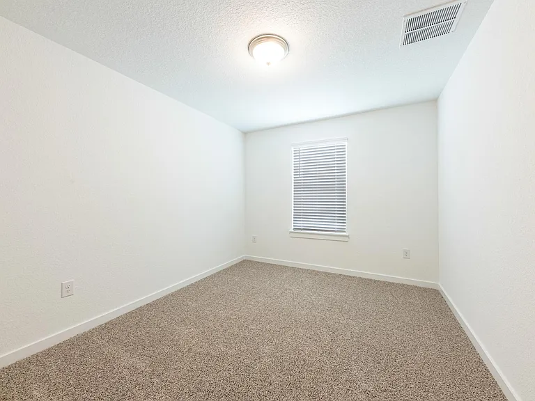1804 Bonham Ln — Photo 17