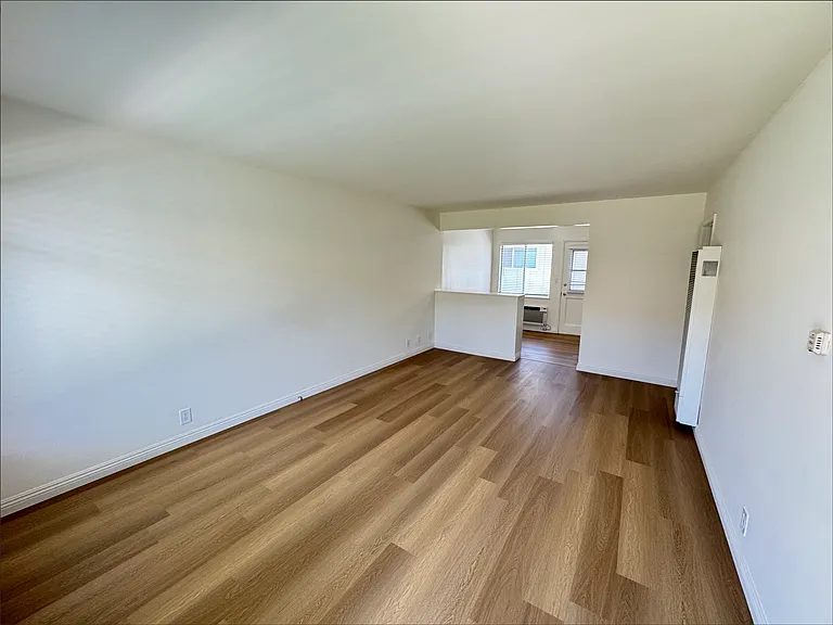 511-515 S. Baldwin Ave — Photo 2