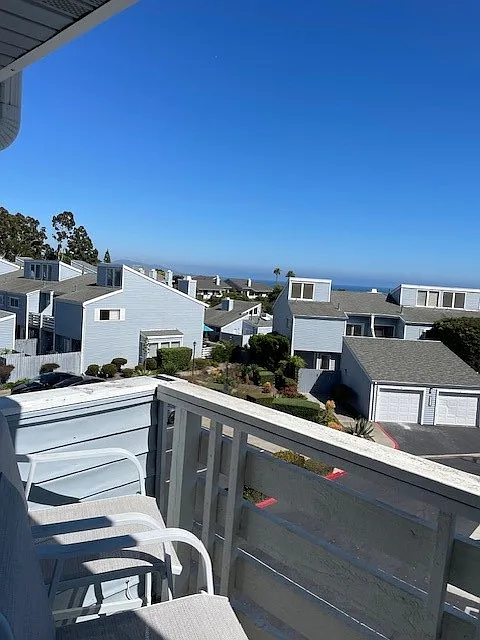 3 bed, 2.5 bath, 1685 sqft, $5,100 — Photo 3