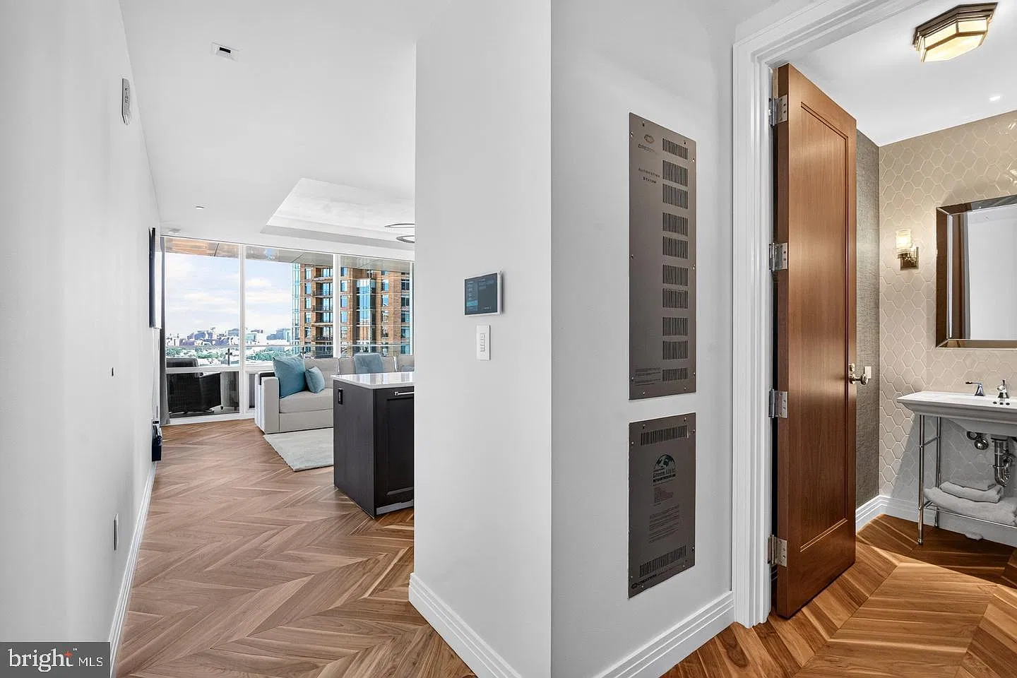 1 bed, 1.0 bath, 1222 sqft, $6,500 — Photo 2