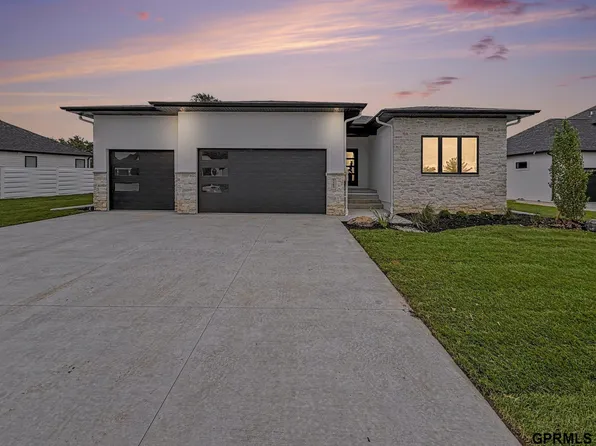 9160 Hillcrest Trl, Lincoln, NE 68510