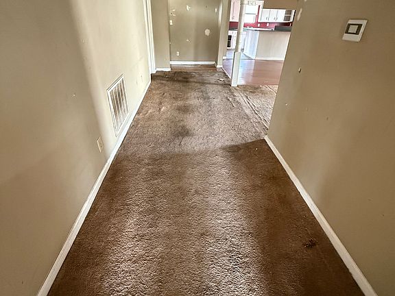 8th image of 117 N Railroad Ave