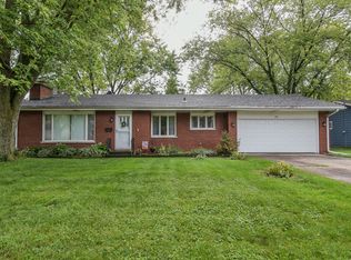 208 Lilac Ln, North Aurora, IL 60542