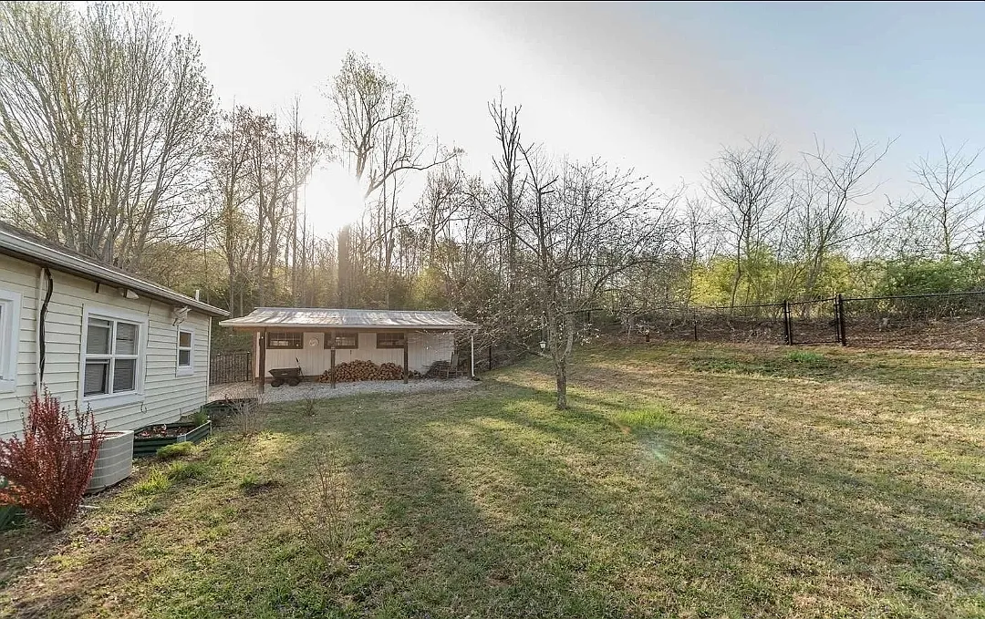 114 Proffit Ln — Photo 3