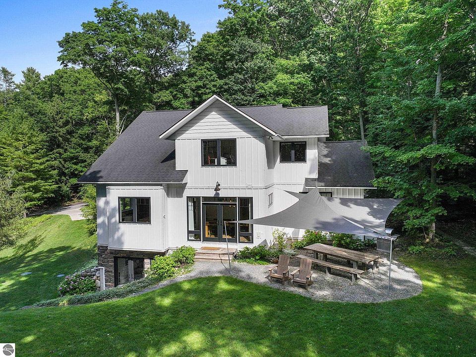 1st image of 555 Graystone