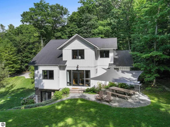 555 Graystone, Traverse City, MI 49686