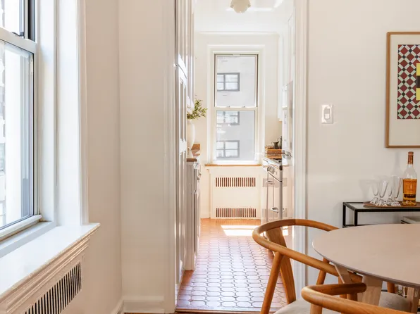 310 West 55th Street image 5 of 16