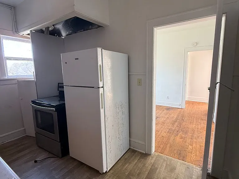 202 College St — Photo 13