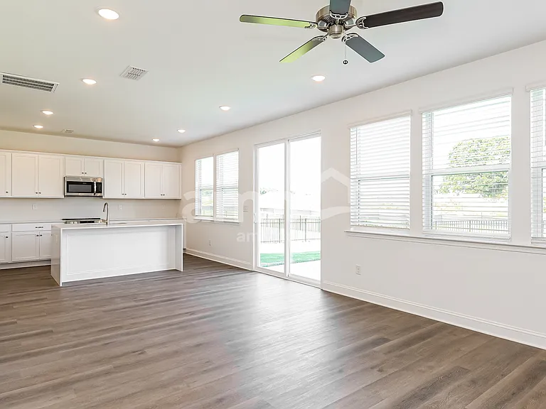 4044 Williams Road Ext — Photo 6