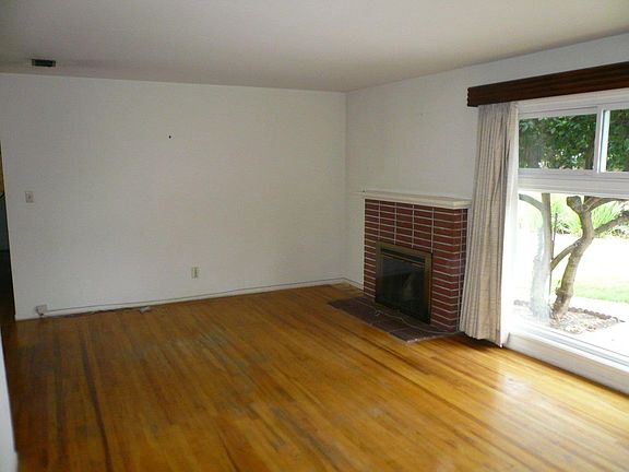 4th image of 1583 Garden Glen Way