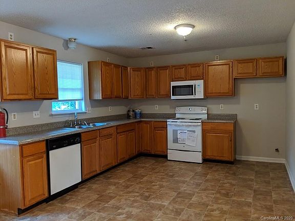 3rd image of 111 Glennie St #B