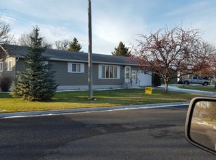 1023 N 7th St, Warren, MN 56762