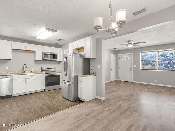 5th image of 1201 SKYE Drive E