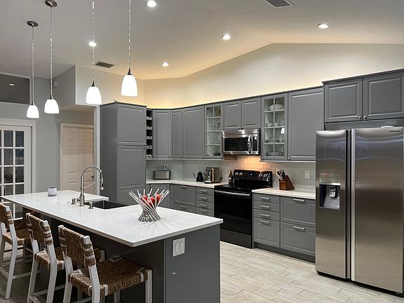 Kitchen w/stainless steel appliances