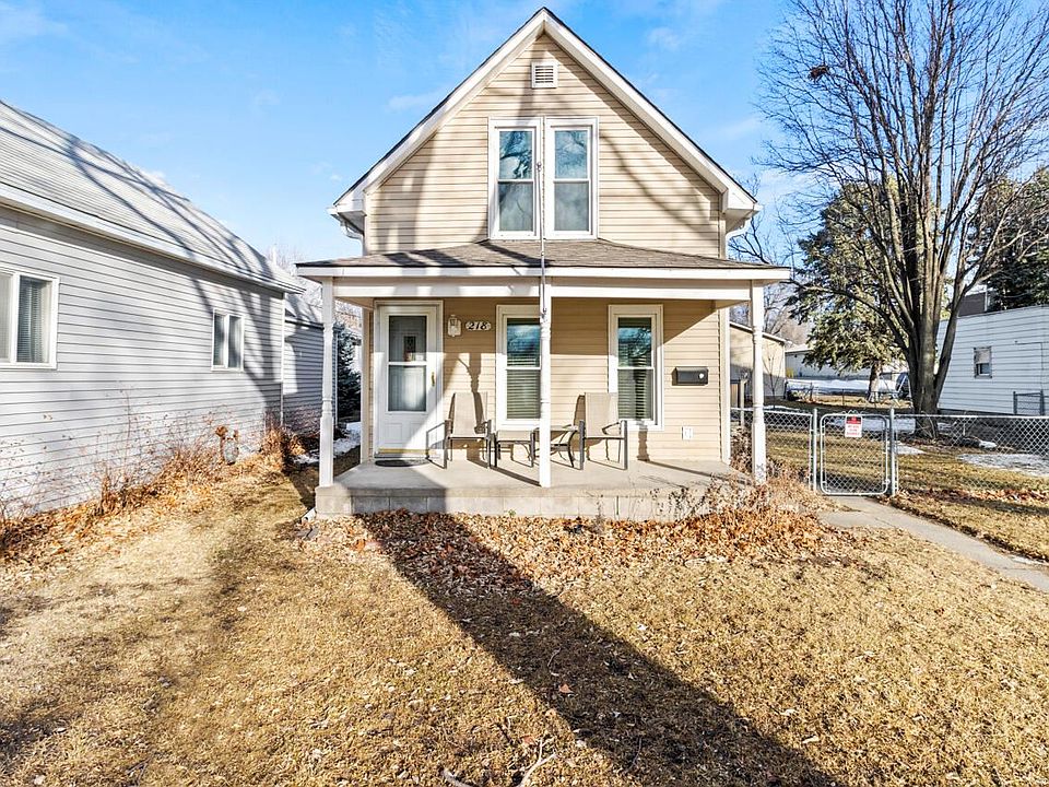 1st image of 218 N 1st St