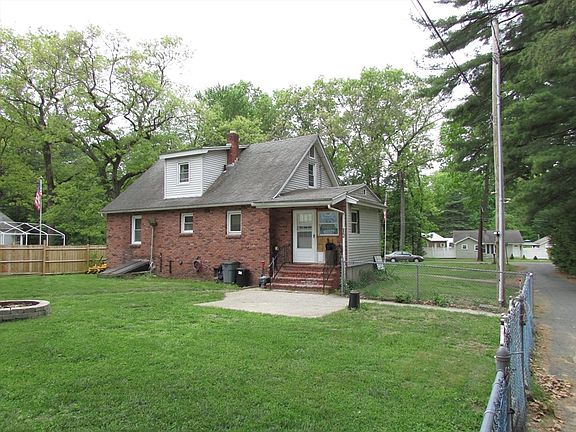 5th image of 10 Bartlett St