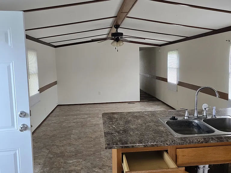 210 W Harrison St #17 — Photo 2