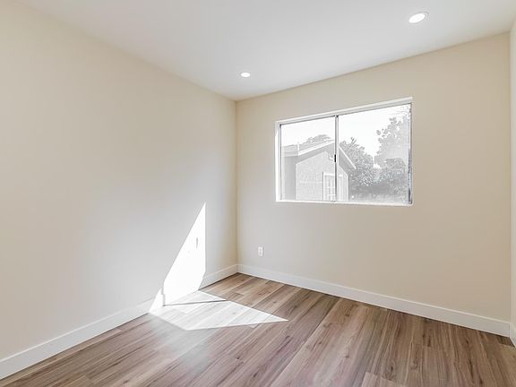 5th image of 15826 Valerio St