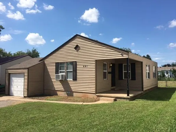 221 W Ercoupe Dr, Midwest City, OK 73110
