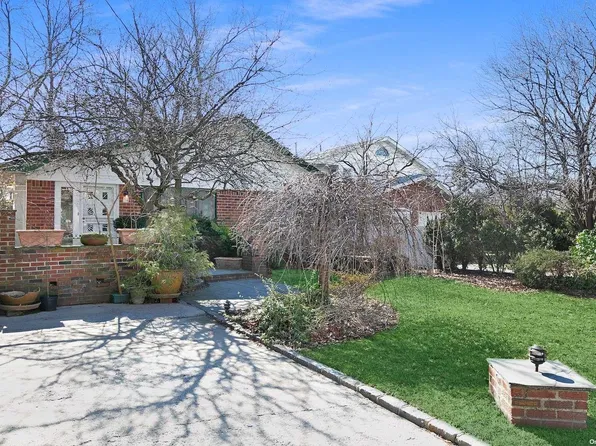 34 Center Drive, Malba, NY 11357