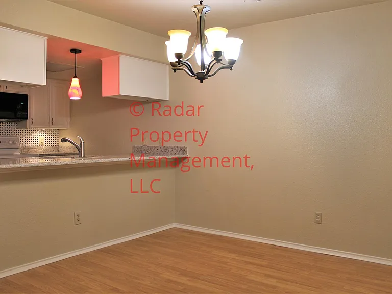 Lago Vista Dr — Photo 7