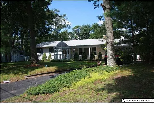 1011 Fairview Dr photo 1