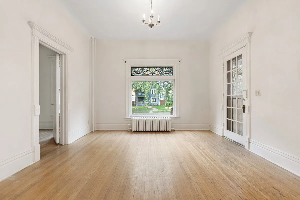 3 bed, $2,295 — Photo 2