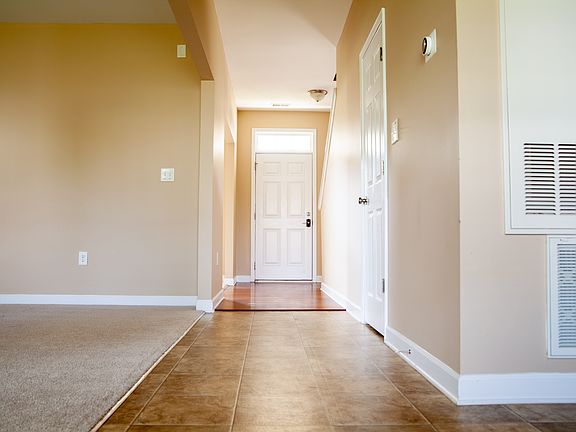 4th image of 418 Brownstone Dr
