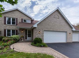 9171 Forest Ridge Dr, Roscoe, IL 61073