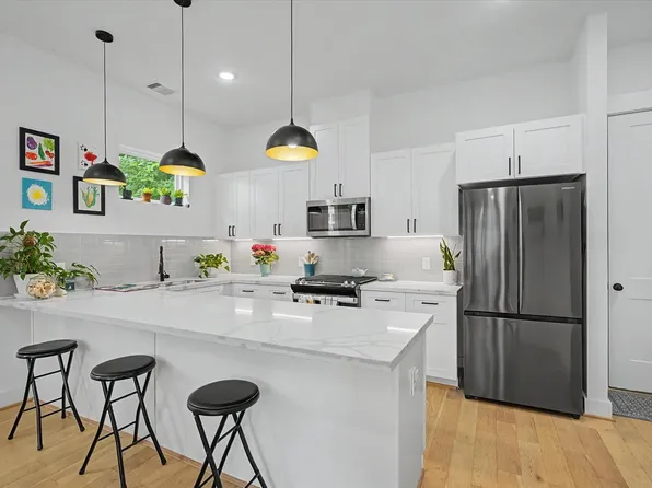 2511 Stuart St, Houston, TX 77004