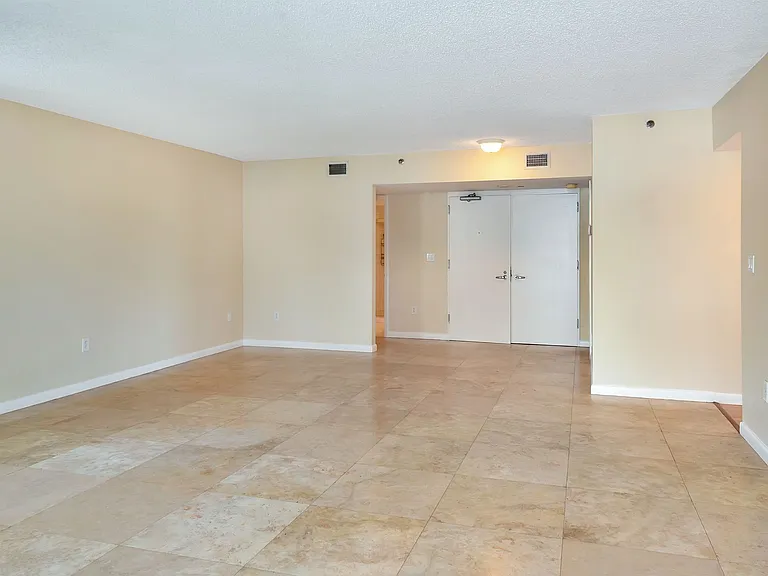 5900 Collins Ave #408-A — Photo 7