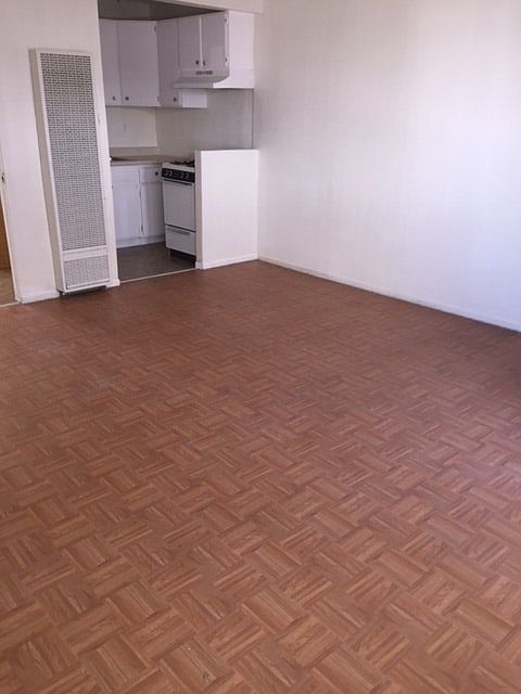 1st image of 927 Ventura Ave APT 2