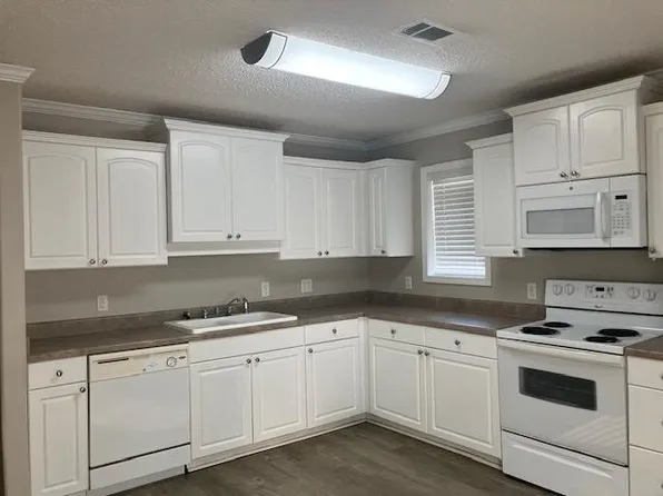 9 Veranda Dr, Hattiesburg, MS 39402