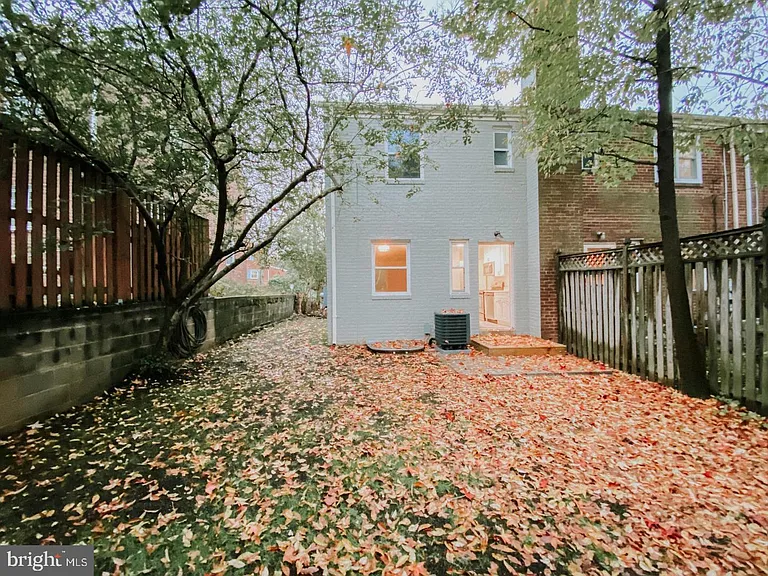 44 E Rosemont Ave — Photo 20