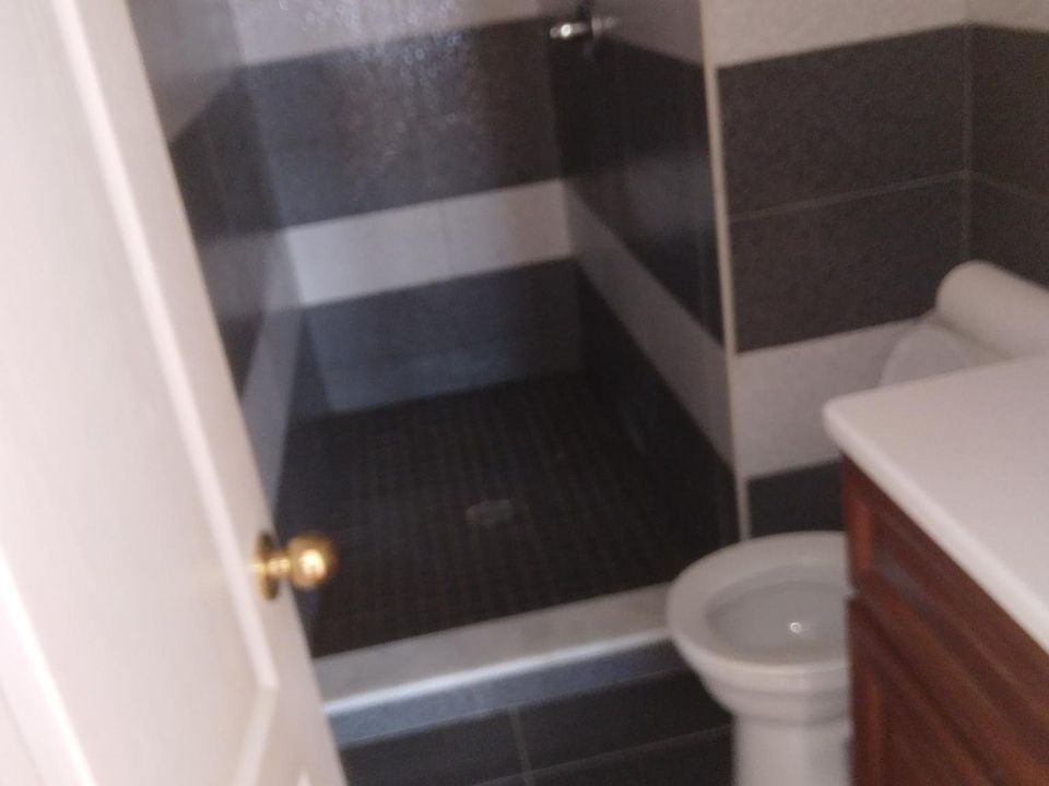 2nd image of 452B Bradley Ave
