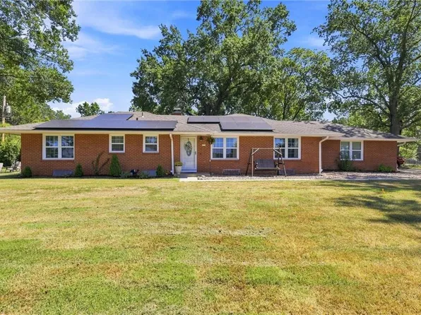 10921 Blue River Rd, Kansas City, MO 64131