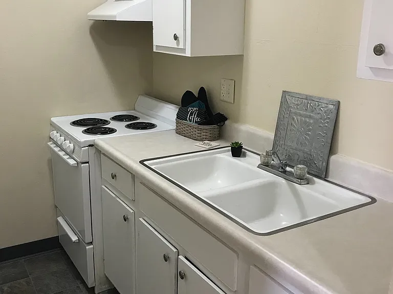 4009 Oakland Rd NE — Photo 8