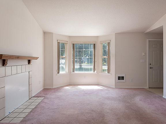 4th image of 2911 SW Reindeer Ave