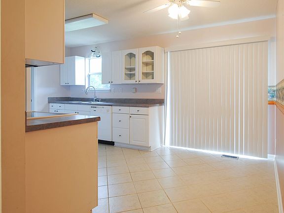 5th image of 766 Crab Apple Ln SE