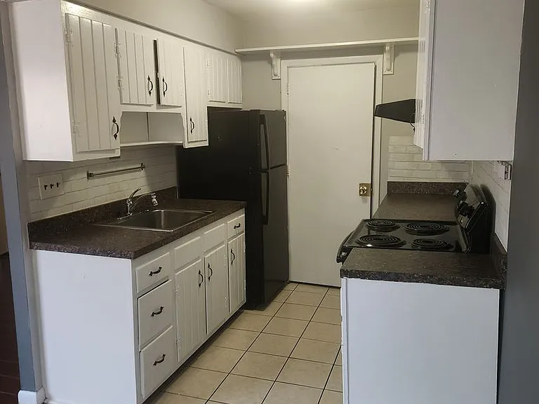 Taylor Court Apartments — Photo 15