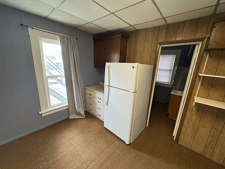 211 E 7th St #3 — Photo 7